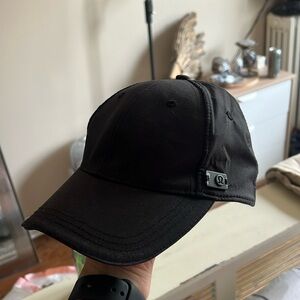 LULULEMON BLACK BASEBALL CAP